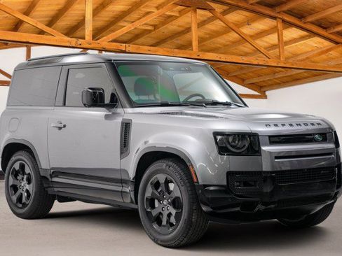 Used 2023 Land Rover Defender 90 X-Dynamic SE image 7