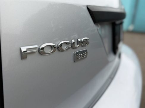 Used 2006 Ford Focus ZX5 Hatchback FWD image 22