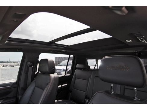 Used 2021 Chevrolet Suburban High Country w/ Premium Package AWD/4WD image 28
