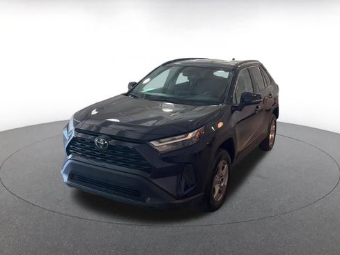 Used 2025 Toyota RAV4 XLE image 7