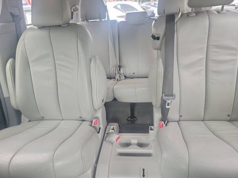 Used 2014 Toyota Sienna XLE FWD image 21