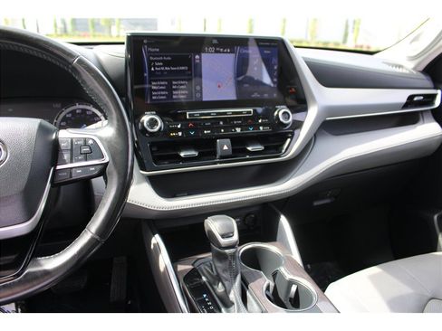 Used 2022 Toyota Highlander Platinum AWD/4WD image 22