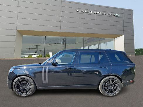 Used 2025 Land Rover Range Rover Long Wheelbase SE image 6