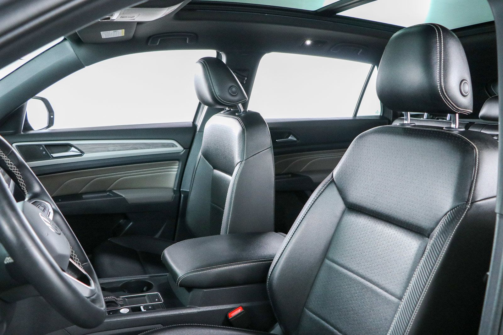 Used 2021 Volkswagen Atlas Cross Sport SE w/ Panoramic Sunroof Package FWD image 25