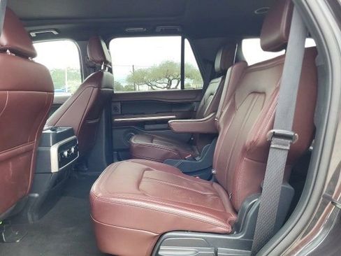 Used 2024 Ford Expedition Limited image 10