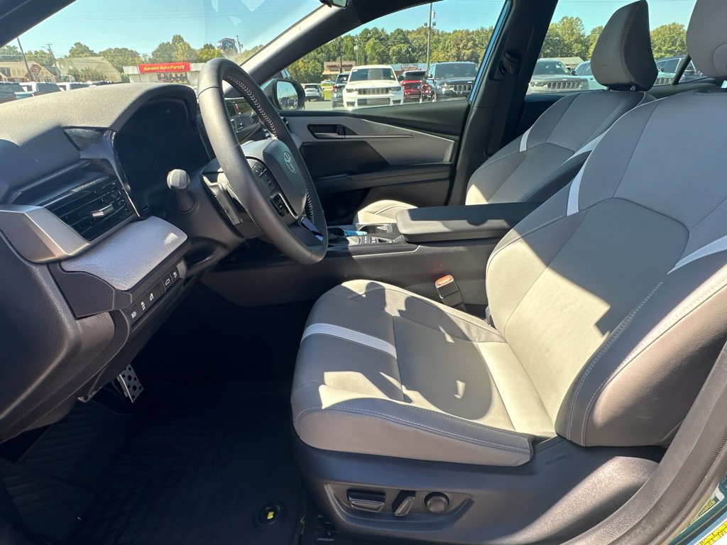 Used 2026 Toyota Camry SE FWD image 14