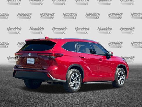 Used 2021 Toyota Highlander XLE FWD image 5