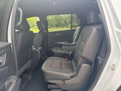 New 2026 Chevrolet Traverse High Country w/ LPO, Floor Liner Package AWD/4WD image 16