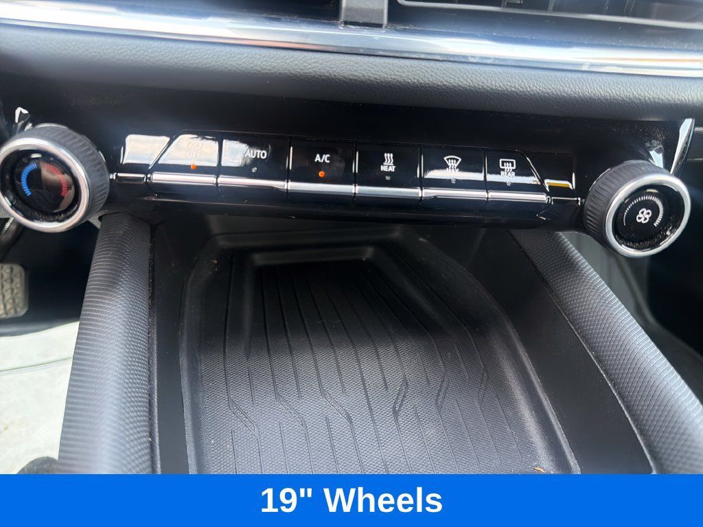 Used 2024 Chevrolet Equinox EV LT AWD/4WD image 19