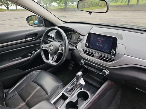 Used 2024 Nissan Altima 2.5 SR FWD image 13