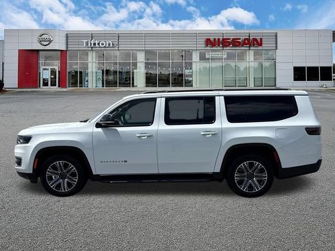 Used 2024 Jeep Wagoneer L Series II RWD image 4