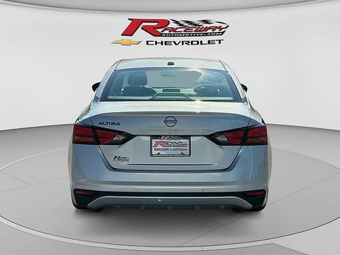 Used 2025 Nissan Altima 2.5 SV FWD image 4