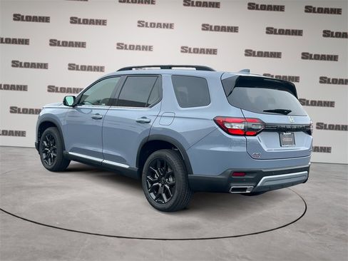 New 2025 Honda Pilot Touring image 3