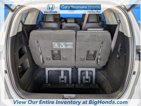 Used 2024 Kia Carnival EX FWD image 19