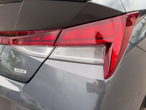 Certified 2025 Hyundai Elantra SEL FWD image 28
