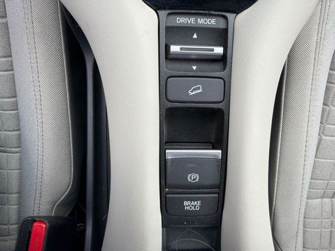 Used 2024 Honda HR-V LX image 16