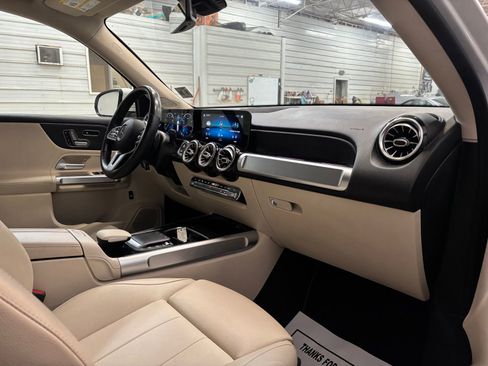 Used 2021 Mercedes-Benz GLB 250 4MATIC image 23