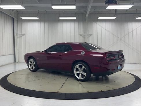 Used 2018 Dodge Challenger R/T RWD image 6