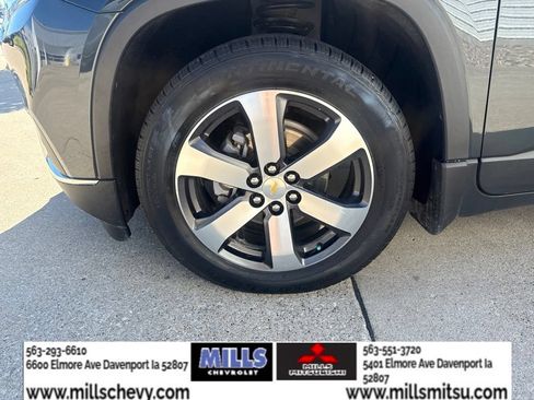 Used 2020 Chevrolet Traverse LT w/ LT Premium Package AWD/4WD image 9