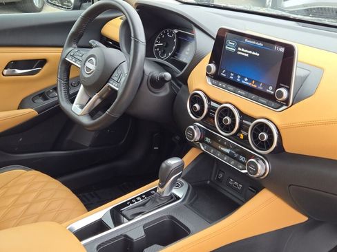 Used 2025 Nissan Sentra SV w/ SV Premium Package image 9