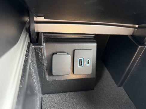 Used 2023 Ford Explorer XLT w/ Equipment Group 202A image 21