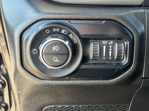 Used 2022 Jeep Gladiator Overland AWD/4WD image 14