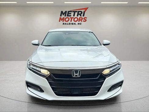 Used 2018 Honda Accord Sport image 2