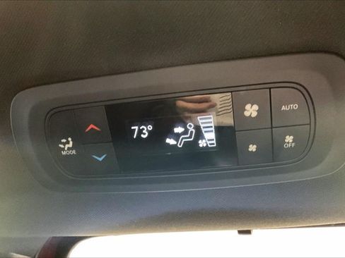 Used 2025 Chrysler Pacifica Select FWD image 35