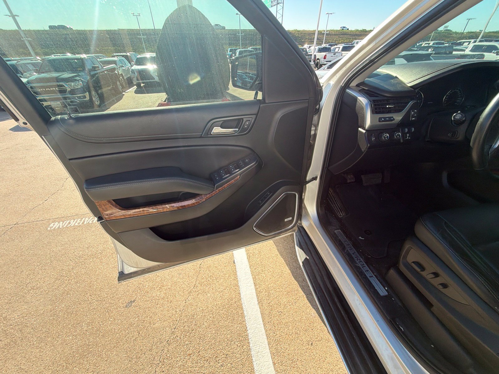 Used 2018 Chevrolet Suburban Premier AWD/4WD image 5