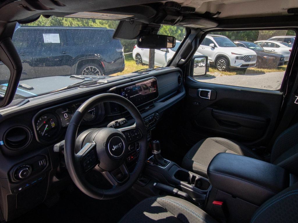 Used 2024 Jeep Wrangler Unlimited Rubicon 4xe AWD/4WD image 6
