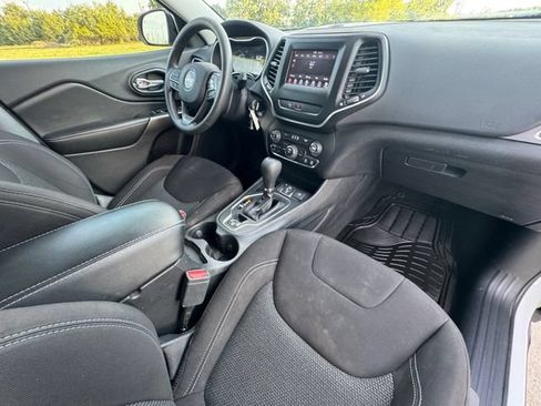 Used 2020 Jeep Cherokee Latitude FWD image 32