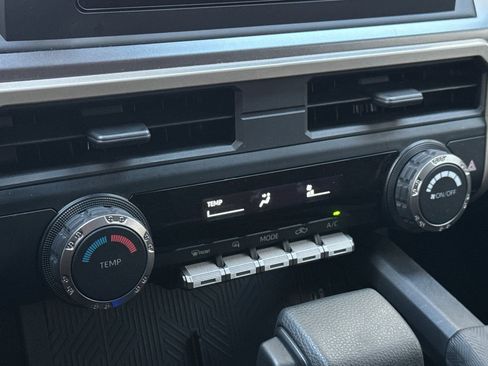 Used 2025 Toyota Tacoma SR5 AWD/4WD image 20