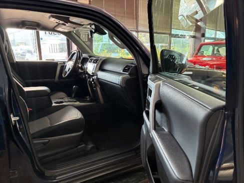 Used 2020 Toyota 4Runner SR5 image 34