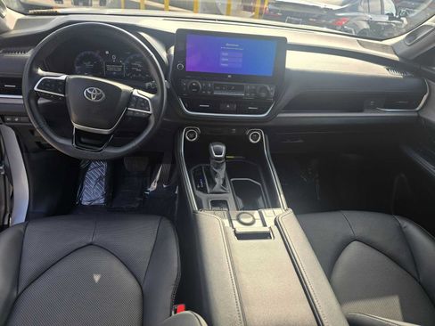 Used 2024 Toyota Grand Highlander FWD image 19