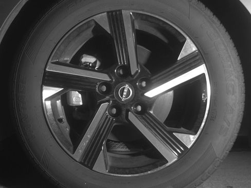Used 2025 Nissan Sentra SV FWD image 12