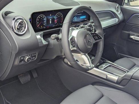 New 2025 Mercedes-Benz GLB 250 image 3