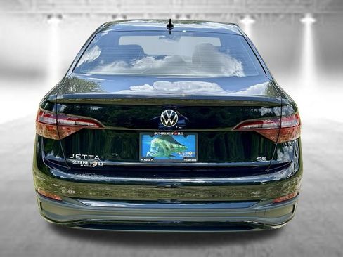 Used 2023 Volkswagen Jetta SE w/ Panoramic Sunroof Package FWD image 6