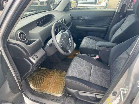 Used 2012 Scion xB FWD image 6