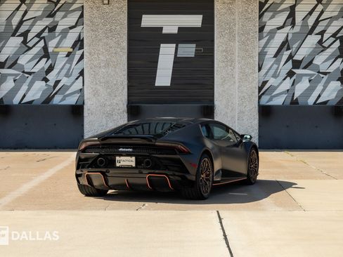 Used 2022 Lamborghini Huracan EVO RWD image 15