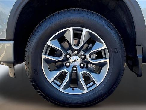 Used 2024 Chevrolet Silverado 1500 RST AWD/4WD image 30
