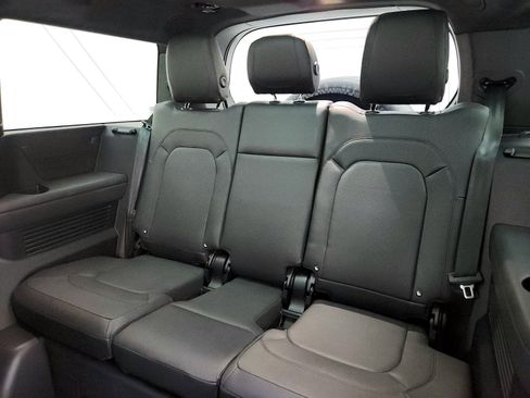 Used 2023 Land Rover Defender 130 X-Dynamic SE AWD/4WD image 22