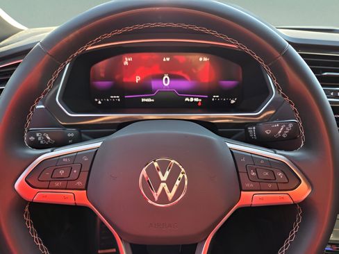 Used 2023 Volkswagen Tiguan SE R-Line image 23