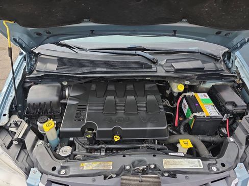 Used 2009 Chrysler Town & Country Touring image 31