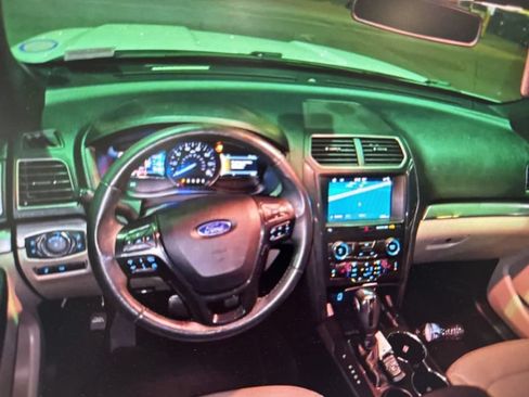 Used 2019 Ford Explorer XLT w/ Equipment Group 202A FWD image 6