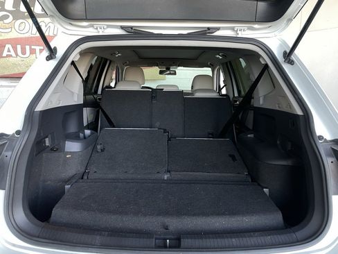 Used 2018 Volkswagen Tiguan SE w/ Panoramic Sunroof Package image 13