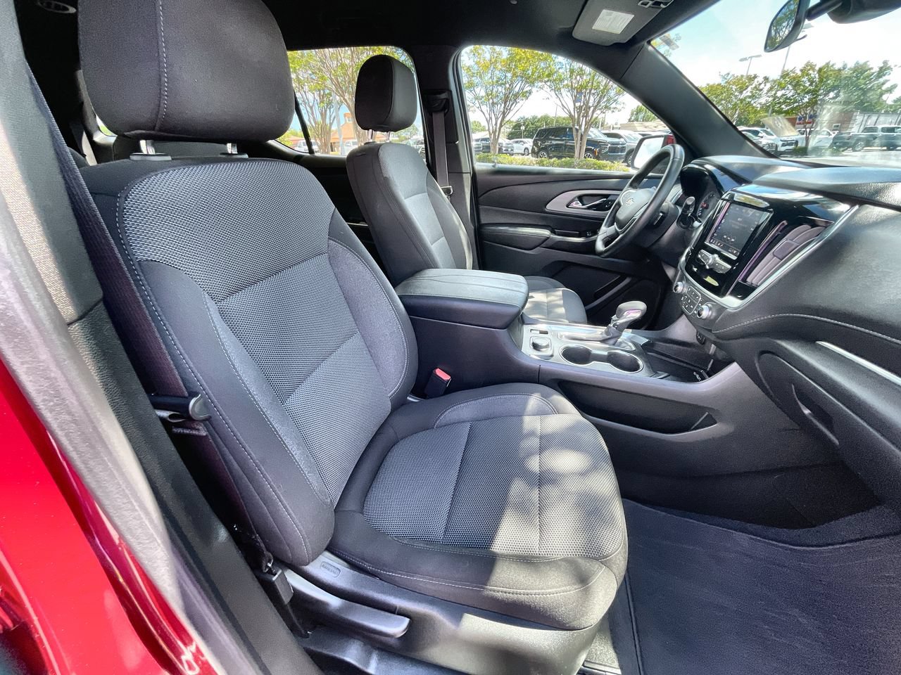 Used 2023 Chevrolet Traverse LT FWD image 27