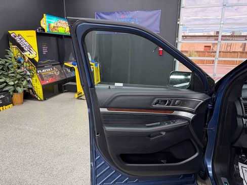 Used 2019 Ford Explorer Platinum AWD/4WD image 9