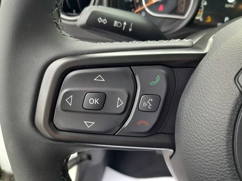 Used 2026 Jeep Gladiator Mojave AWD/4WD image 14