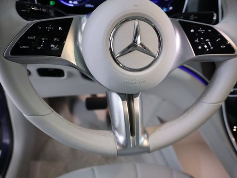 Certified 2023 Mercedes-Benz EQE 350+ 4MATIC SUV w/ Exclusive Trim Package image 27