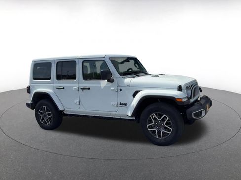Used 2025 Jeep Wrangler Unlimited Sahara AWD/4WD image 2